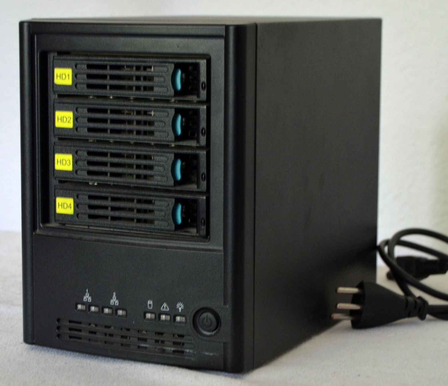 Server: NAS Intel Entry Storage System SS4000-E 4 x 500Gb HDD – Usato da Collonges venduto da arashee