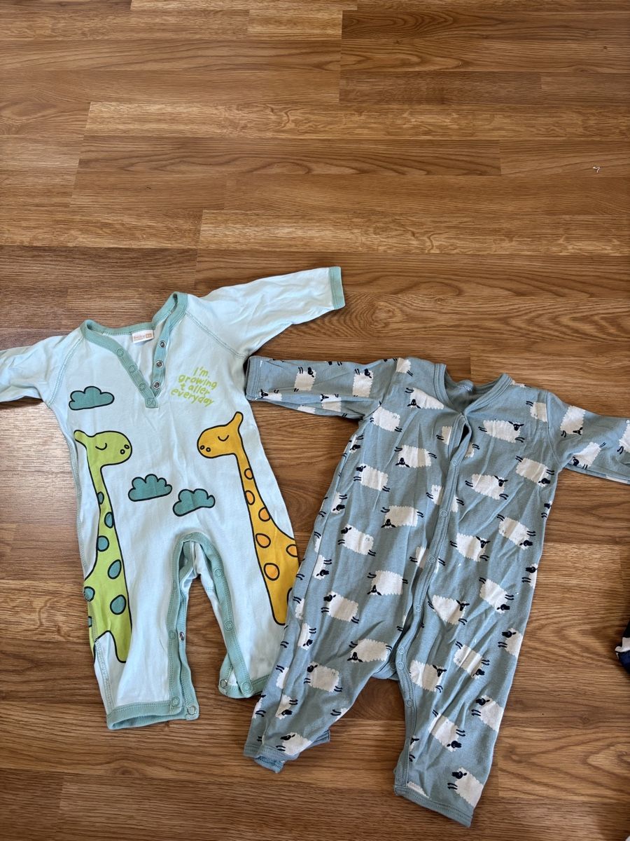 Lotti & Set di vestiti: 9 Bodys 1-3 Monate – Usato da Schaffhausen venduto da mar_dg95 1
