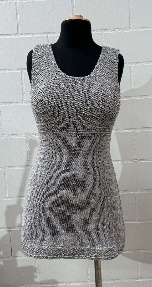 Vestiti: Silbernes Strickkleid – Nuovo (secondo la descrizione) da Gächliwil venduto da dom_652g