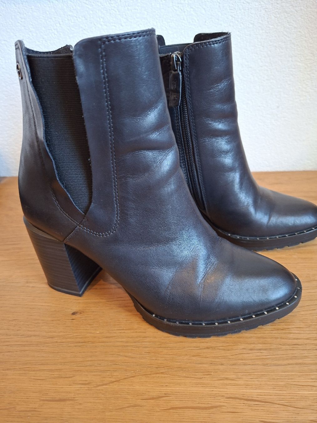 Tamaris Scarpe da donna: Stiefeletten Tamaris, Gr. 38 – Usato da Hausen AG venduto da Emirfinn