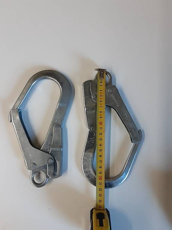 Kletterausrüstungen: Karabiner – Gebraucht aus Cazis von komu0 1