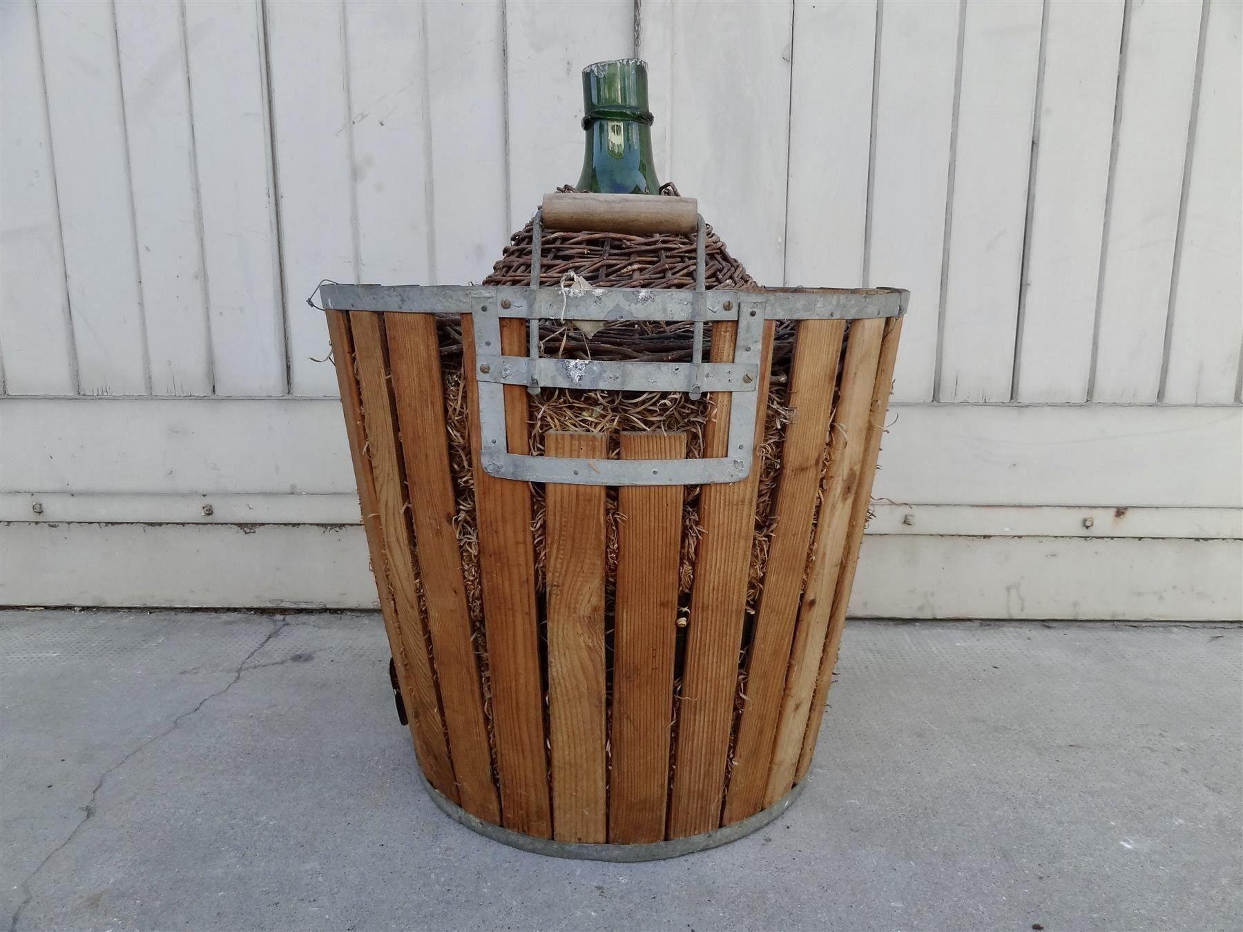 Bottiglie: alte sehr grosse Korbflasche Holzkorb – Nuovo e nell'imballaggio originale da Kerzers venduto da Flaschenposten 3