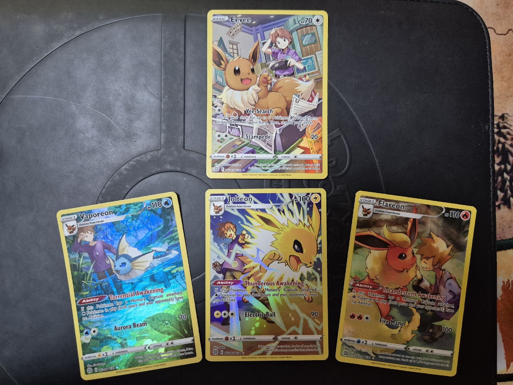 Pokémon Carte collezionabili: Eevee, Vaporeon Jolteon & Flareon Bundle Eng – Nuovo (secondo la descrizione) da Güttingen venduto da trophy117
