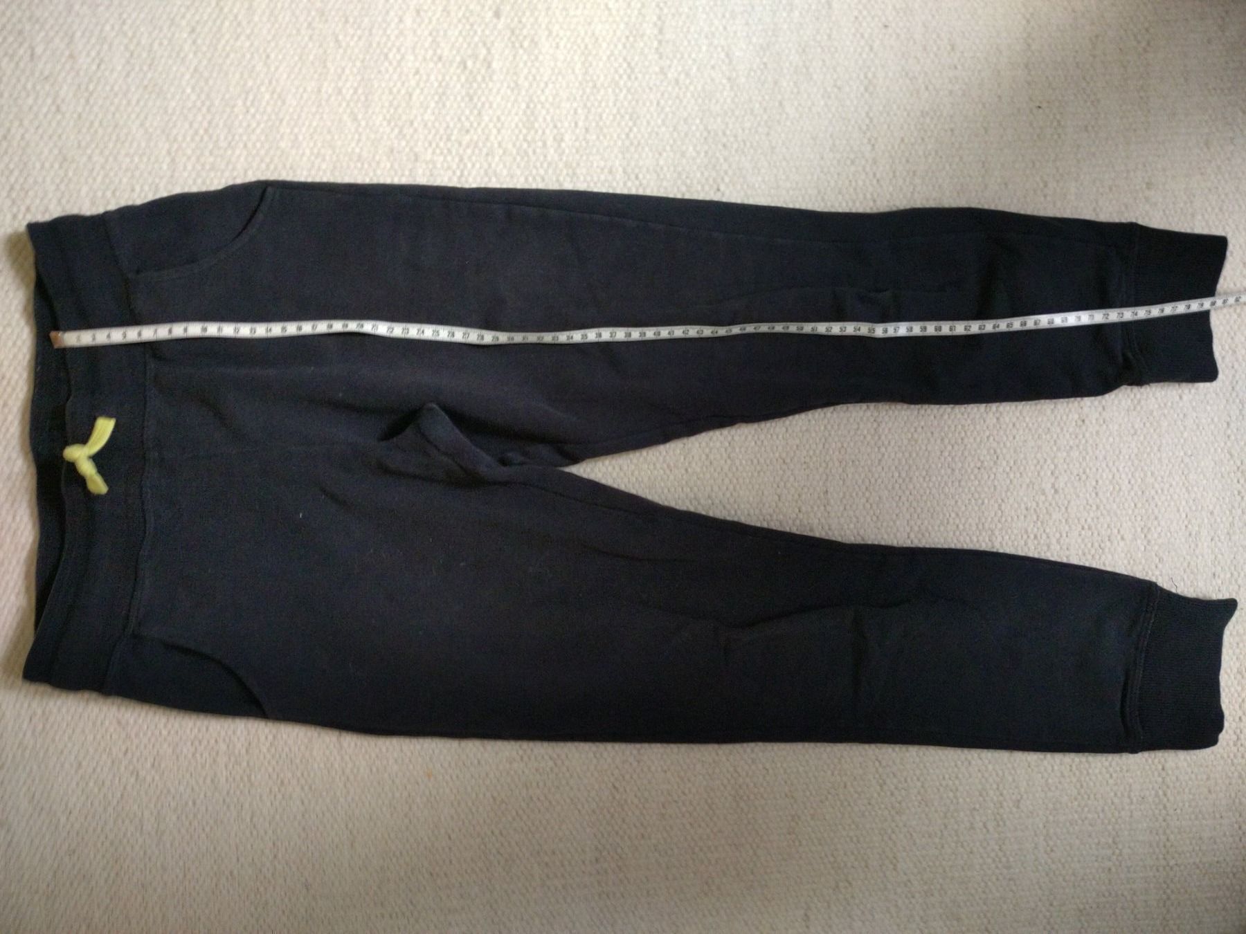 Calze & Collant: Trainerhosen, samtweicher Stoff, schwarz, Gr. 152 – Usato da Basel venduto da Bar08