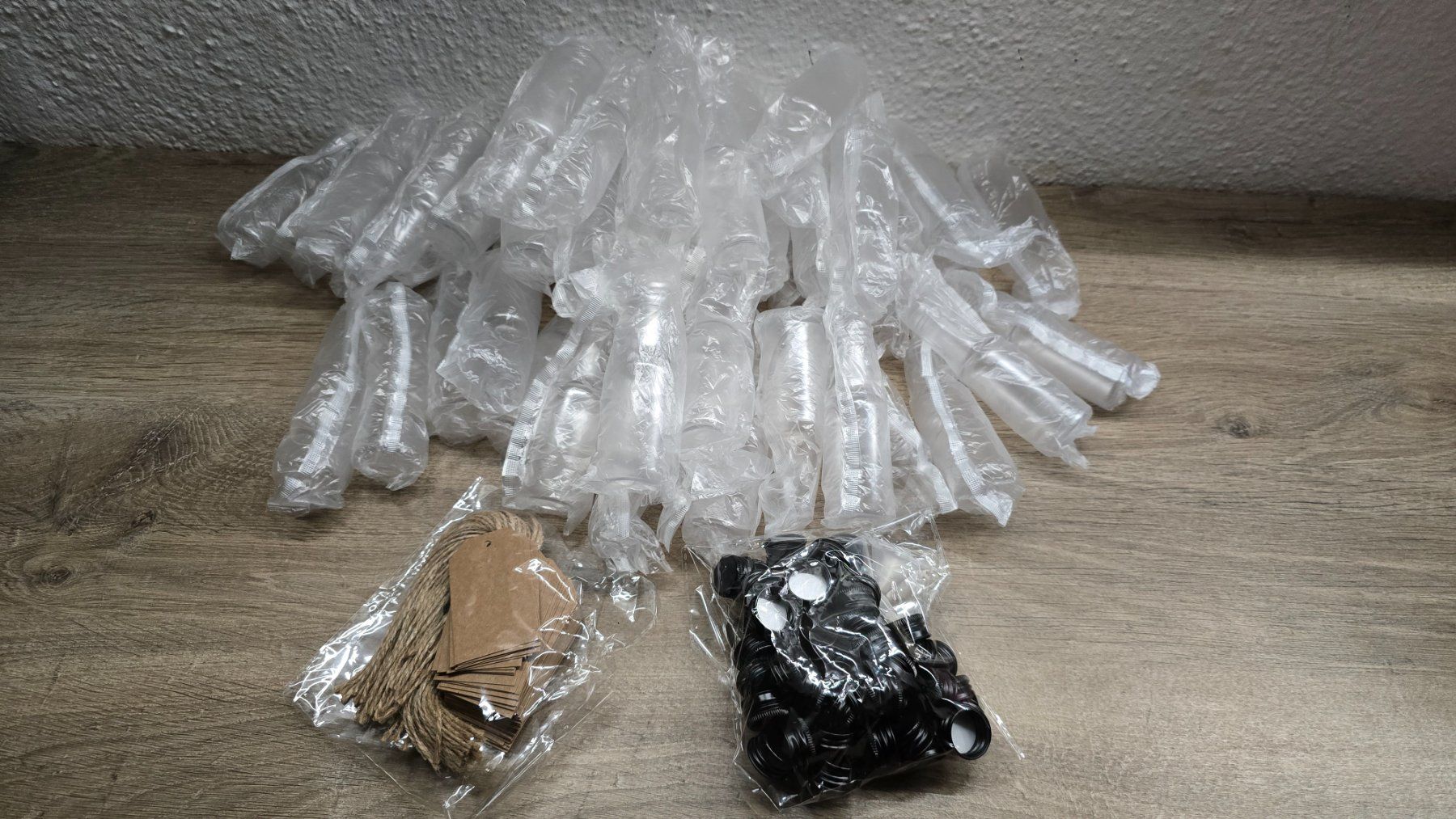 Altro in Stoviglie & Bicchieri: NEU 30 Mini Plastik Flaschen 50ml – Nuovo (secondo la descrizione) da Thalwil venduto da VitaMini 1