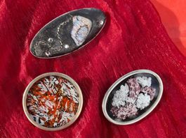 Lot handgemalte-Broschen mit Glas Uhlig Style um 1980