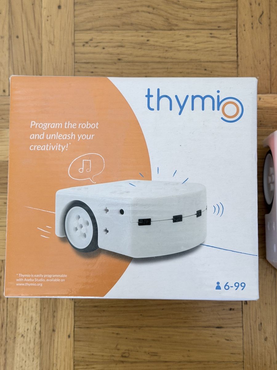 Console: Robot Thymio avec télécommande et boîte état neuf – Usato da Vessy venduto da Filippe1 1