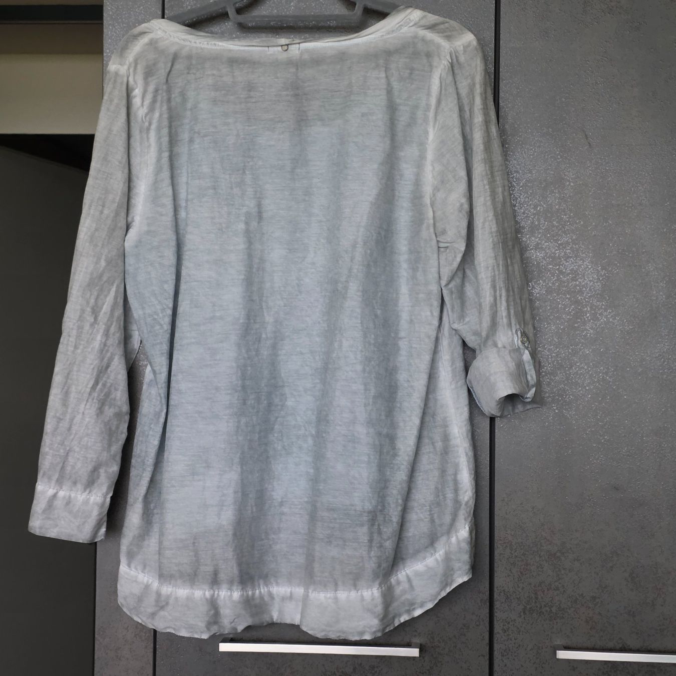 Nile Blusen: 🐸 NILE BLUSE M MIT SEIDE RAUCHBLAU – Gebraucht aus Môtier (Vully) von Frogs 6