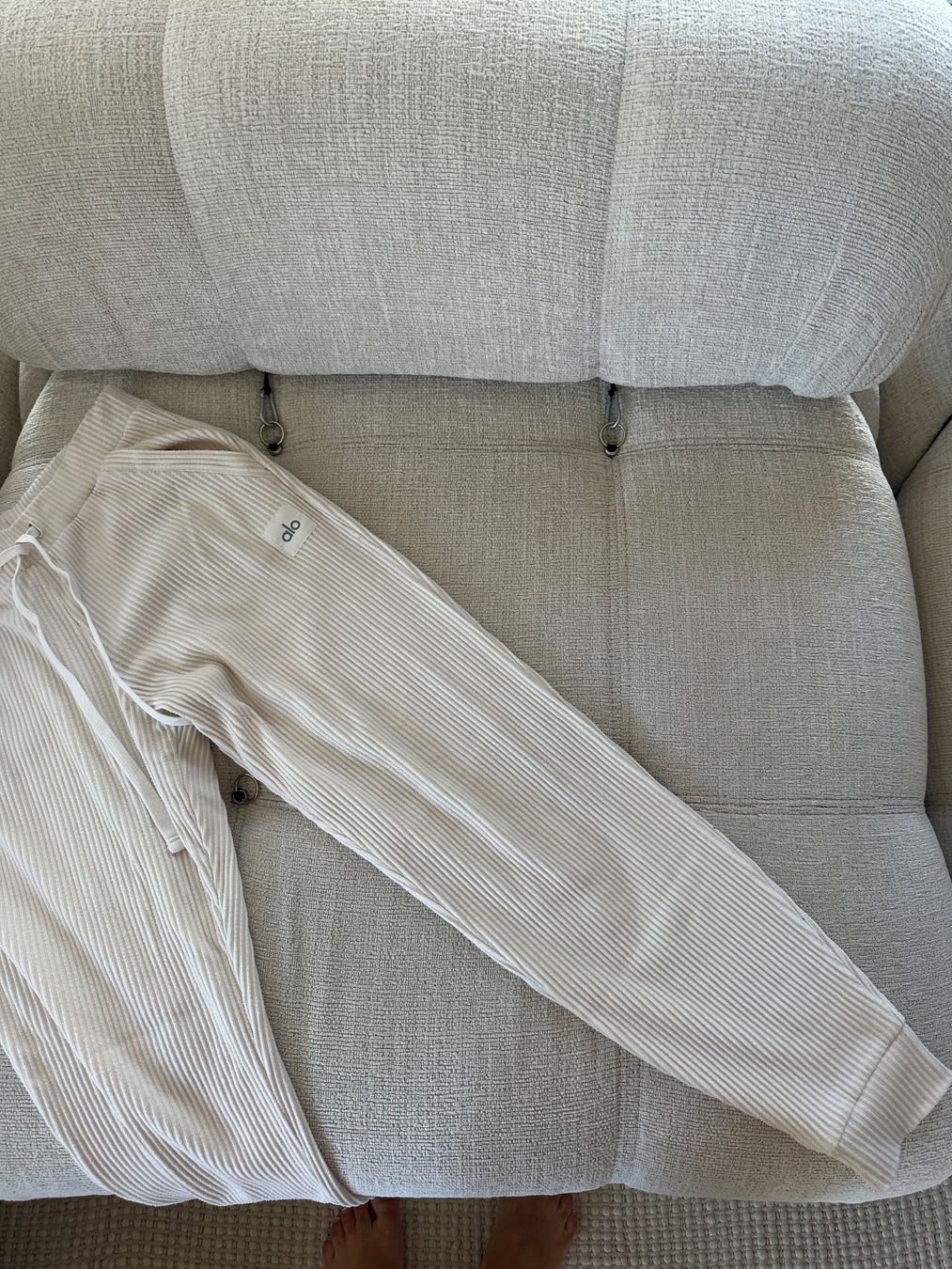 Alo Yoga Pantaloni: Trainerhose | Alo Yoga – Usato da Horgen venduto da naomijlo 2