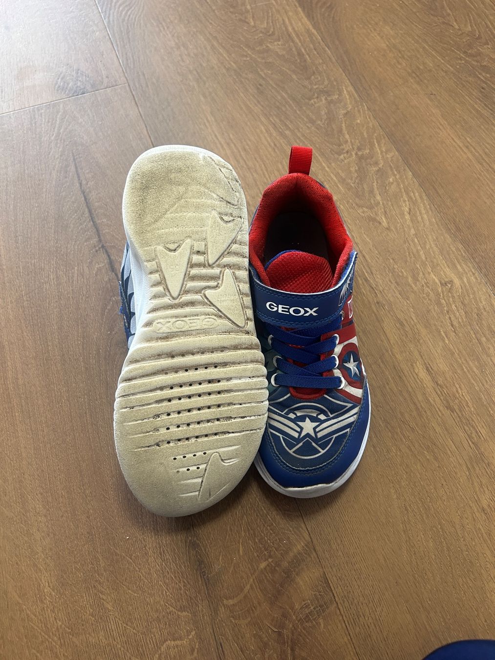 Geox Scarpe per ragazzi: Coole Geox Marvel Kinderschuhe mit LED  Grösse 35 – Usato da Regensdorf venduto da Spyke55 5