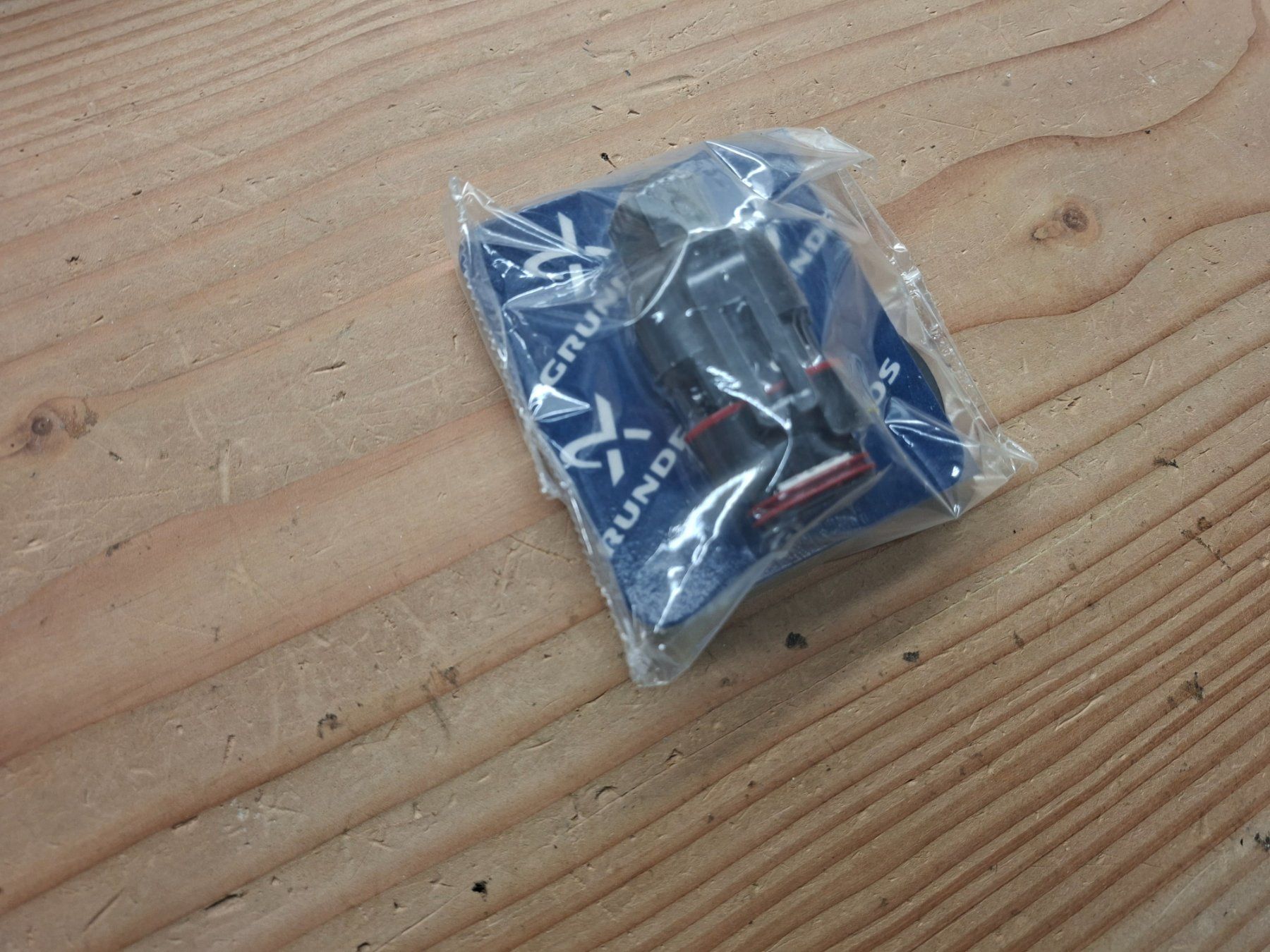 Heizung: Grundfos Pumpen Stecker – Neu und originalverpackt aus Neunkirch von MaElekt