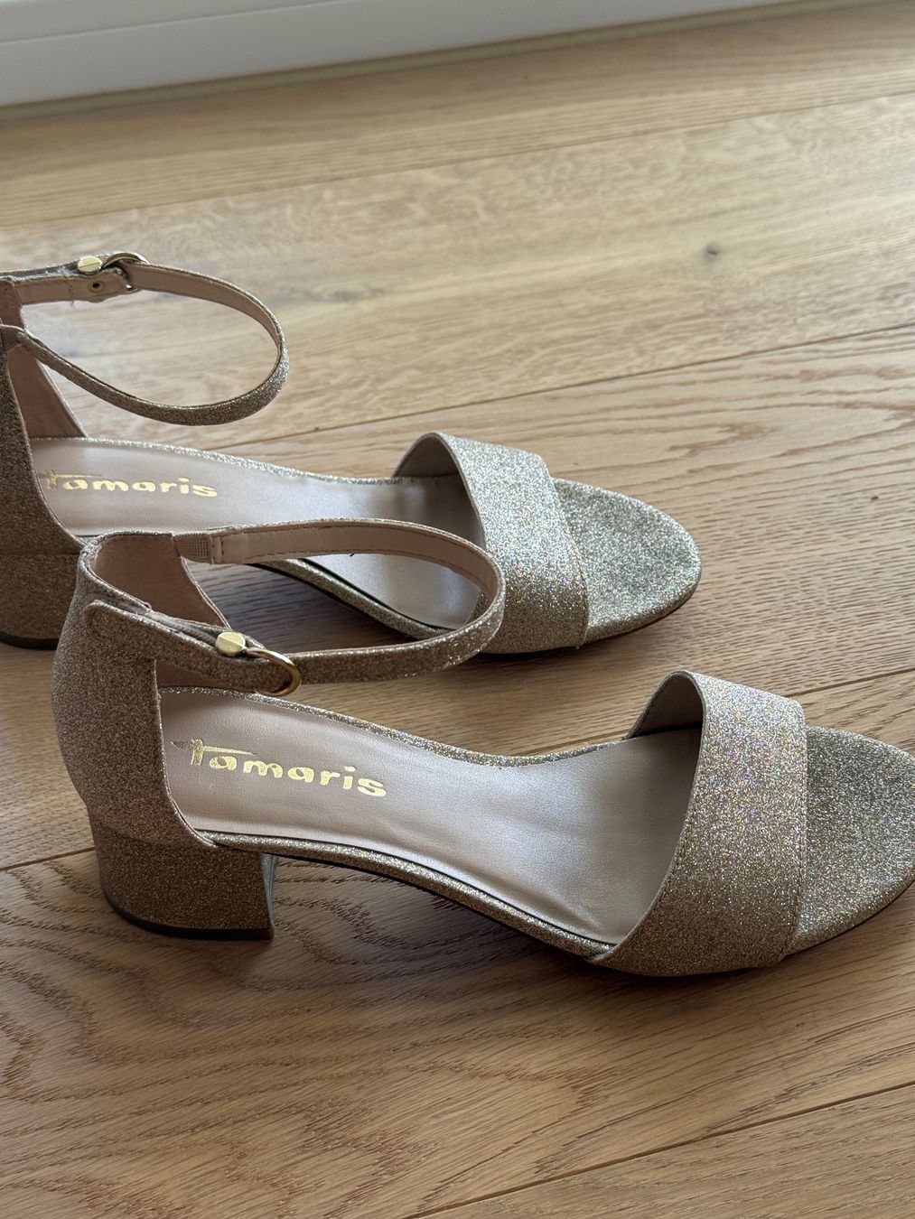 Tamaris Damenschuhe: Tamaris Sandale Gold – Neu (gemäss Beschreibung) aus Rothenburg von sar_8hvb 1