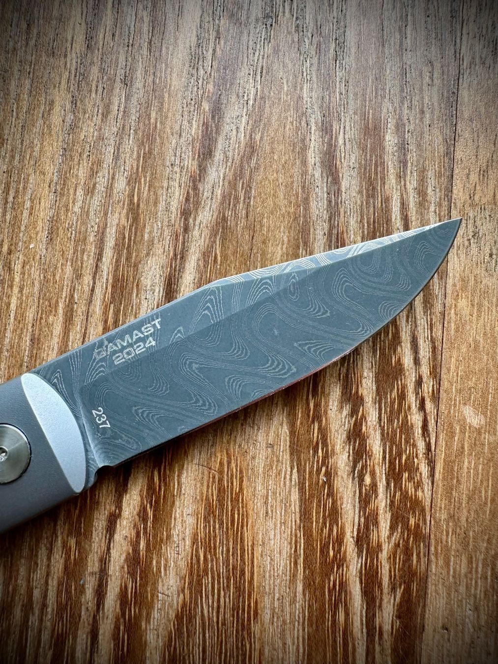 Accessori: Böker Damast Jahresmesser 2024 – Nuovo e nell'imballaggio originale da Obersteckholz venduto da RenMor 3