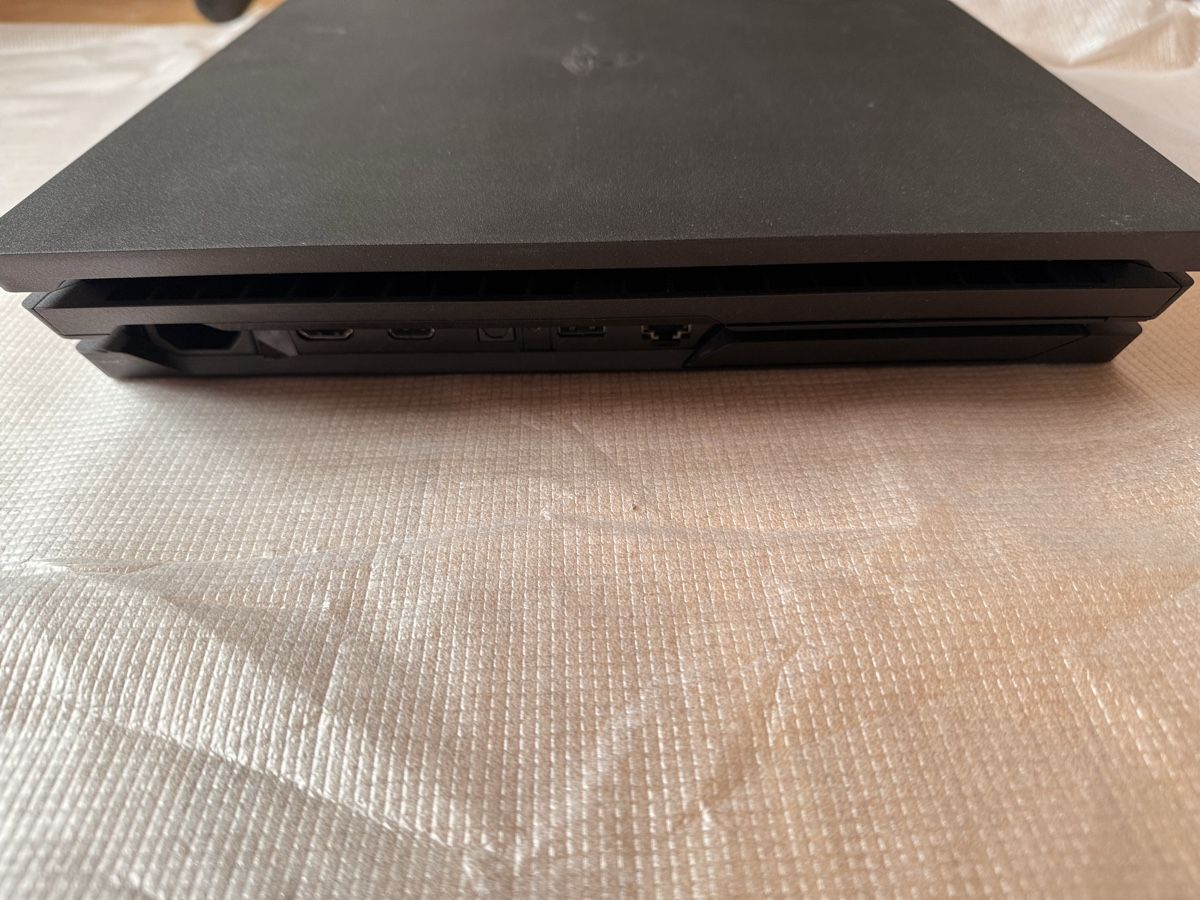 Sony Console: Sony PS4 Pro - 1 TB – Usato da Flaach venduto da SergeantKoebi 5