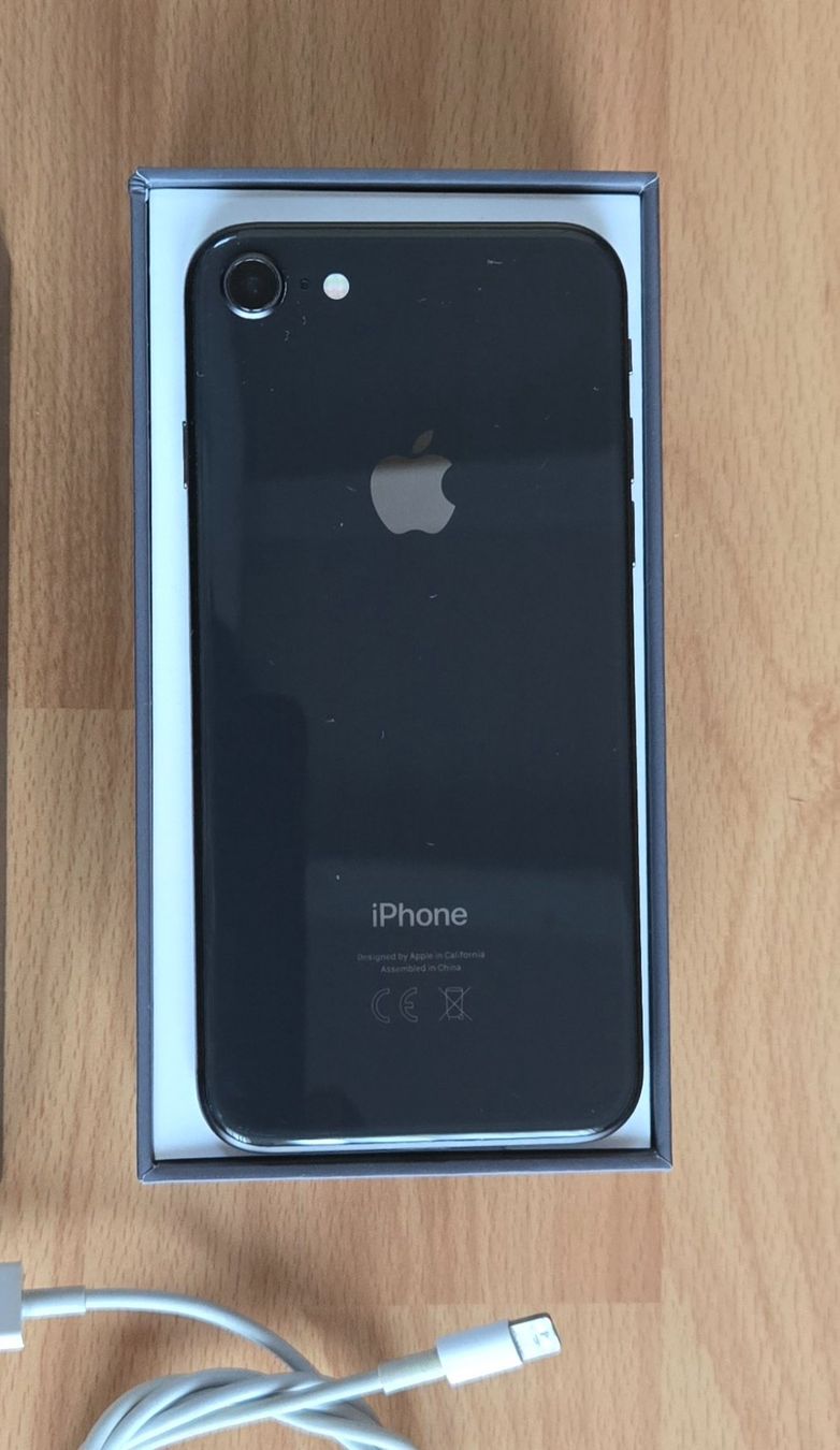 Apple Handys / Smartphones: iPhone 8 schwarz – Gebraucht aus Oberburg von Audi-Q5 1