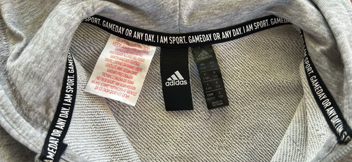 Adidas Maglioni & Felpe: Adidas Kapuzenjacke, Gr. 128 – Usato da Lohn-Ammannsegg venduto da Nadintitelius 1