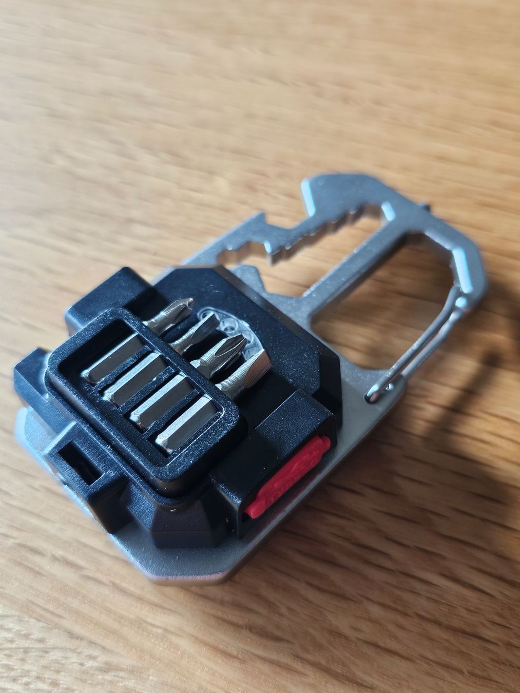 Lampade: Multifunktionswerkzeug mit LED Lampe und Bits – Nuovo e nell'imballaggio originale da Frutigen venduto da Darksmash666 1