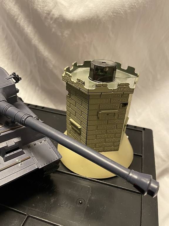 Modellbausätze & Standmodelle: Ferngesteuerter Spiel-Panzer mit Kampf-Turm – Gebraucht aus Möriken AG von nipamijule 3