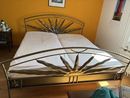 Schönes, Metall Doppelbett 