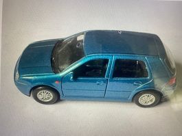 Volkswagen VW Golf IV WELLY 9732 1-32? 11.5 cm Tü-RZ 186