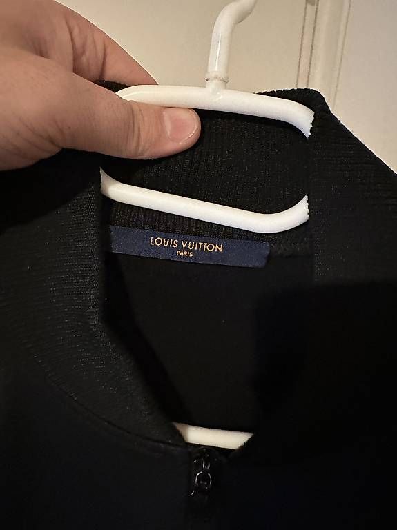 Louis Vuitton Jacken: Louis Vuitton Trainerjacke – Gebraucht aus Basel von sav_5nxh 3