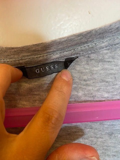 Guess T-shirt: T-shirt GUESS – Nuovo (secondo la descrizione) da Meyrin venduto da The_Top_Dressing 1