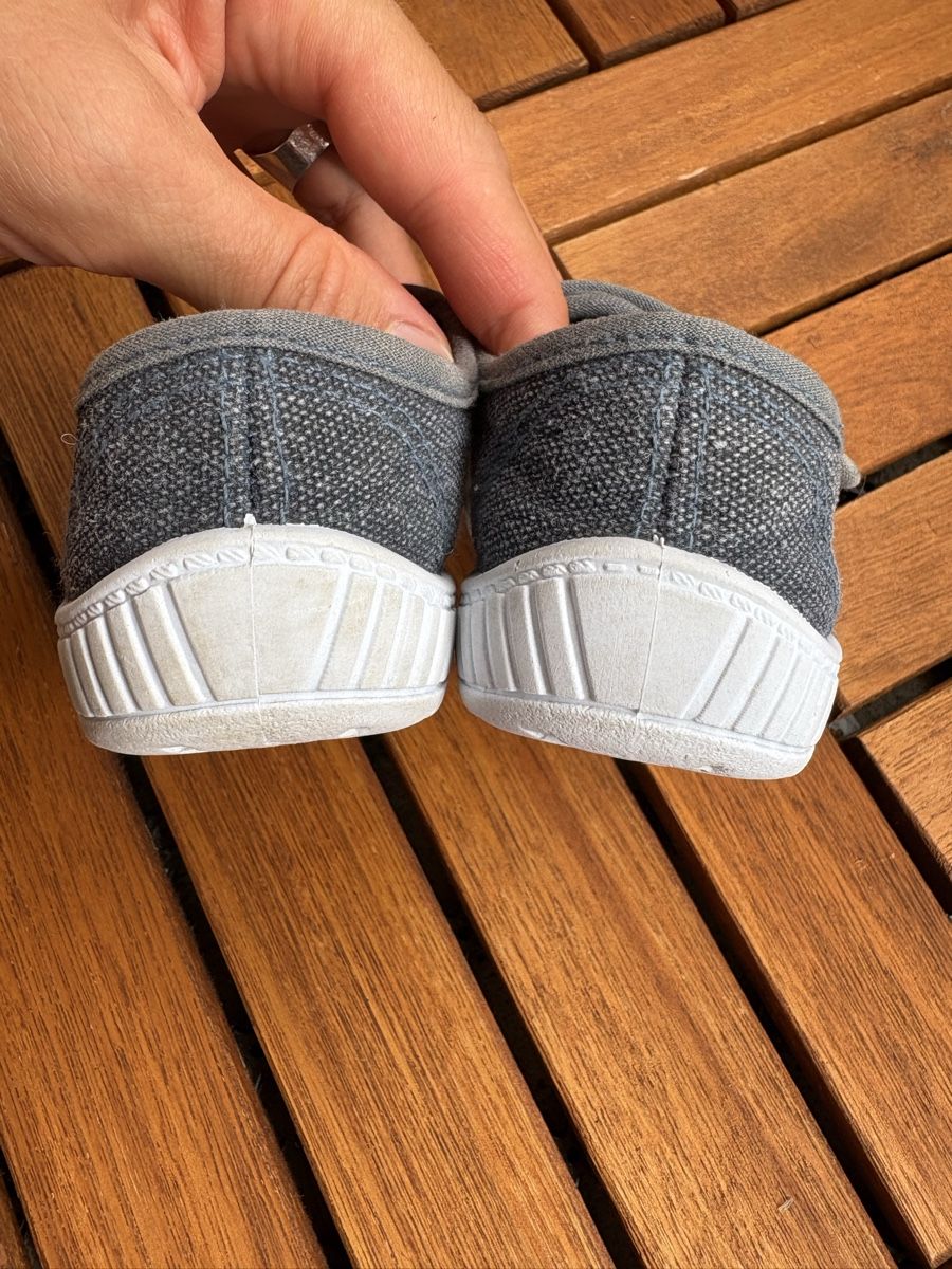 Chaussures garçon: Hausschuhe Vty Gr. 21-22 – D'occasion à Oberhofen am Thunersee par ver_n9w9 3