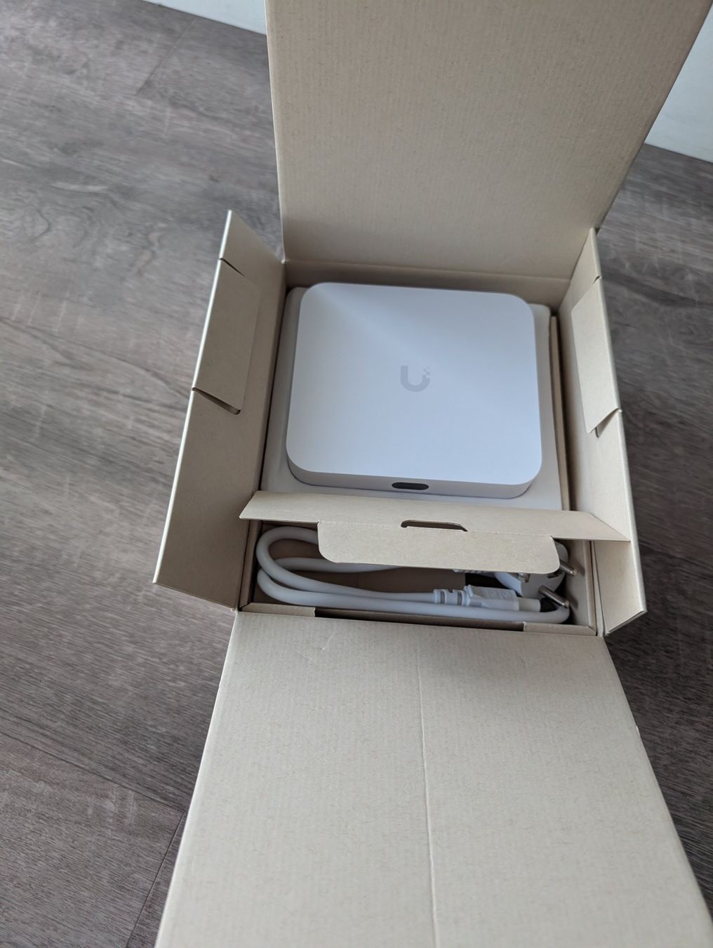 Ubiquiti Modem & Router: Ubiquiti Cloud Gateway Max – Usato da Aarau venduto da off_psw8 2