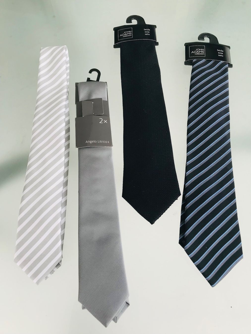 Cravatte: 1 (von 4) NEUWERTIGEN  Krawatten / 100% Polyester oder Seide – Nuovo e nell'imballaggio originale da Dietikon venduto da Chance_007