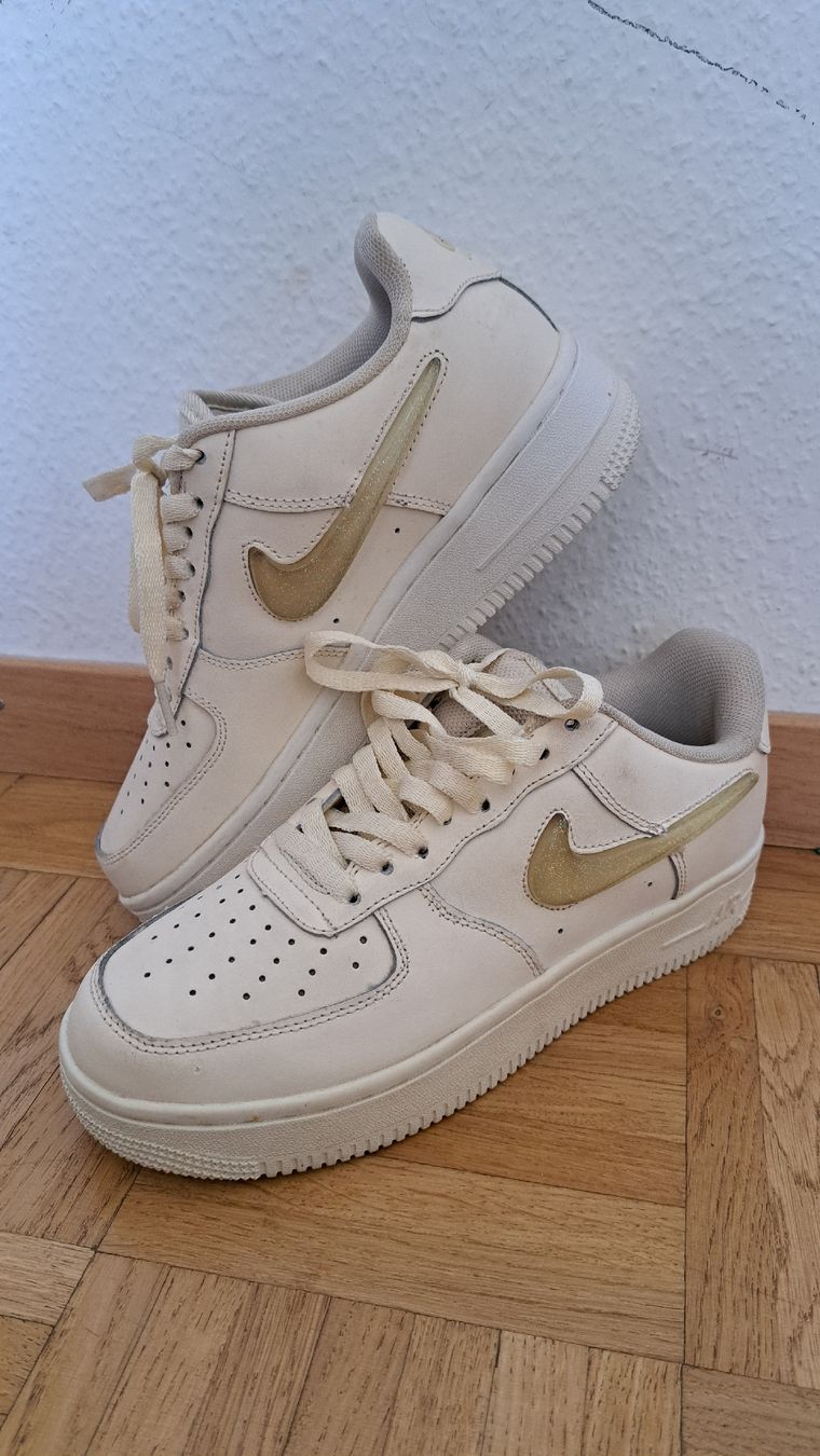 Nike Scarpe da uomo: Nike taille 39,très bon état, chaussures – Nuovo (secondo la descrizione) da Meyrin venduto da Zahra011