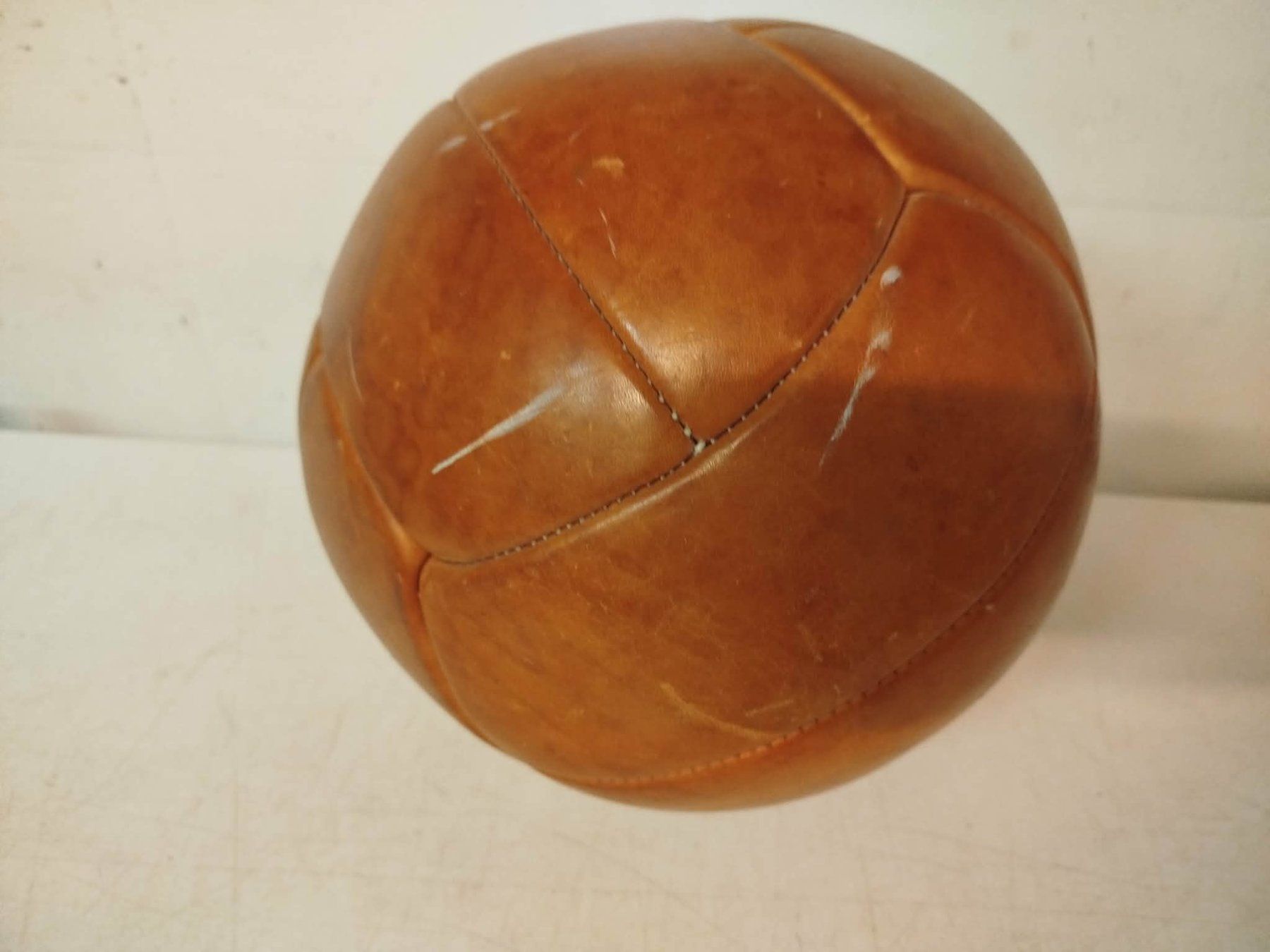 Palloni: Ballon médicinal en cuir – Usato da La Chaux-de-Fonds venduto da Emmaus2300CDF