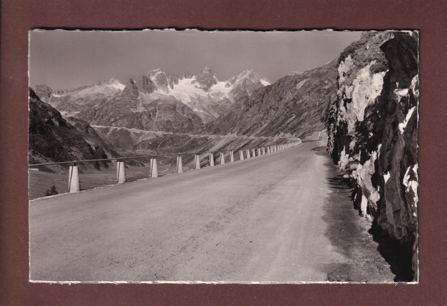 Cartoline postali: SUSTENSTRASSE im obern Meiental – Usato da Pully venduto da nicecards-shop