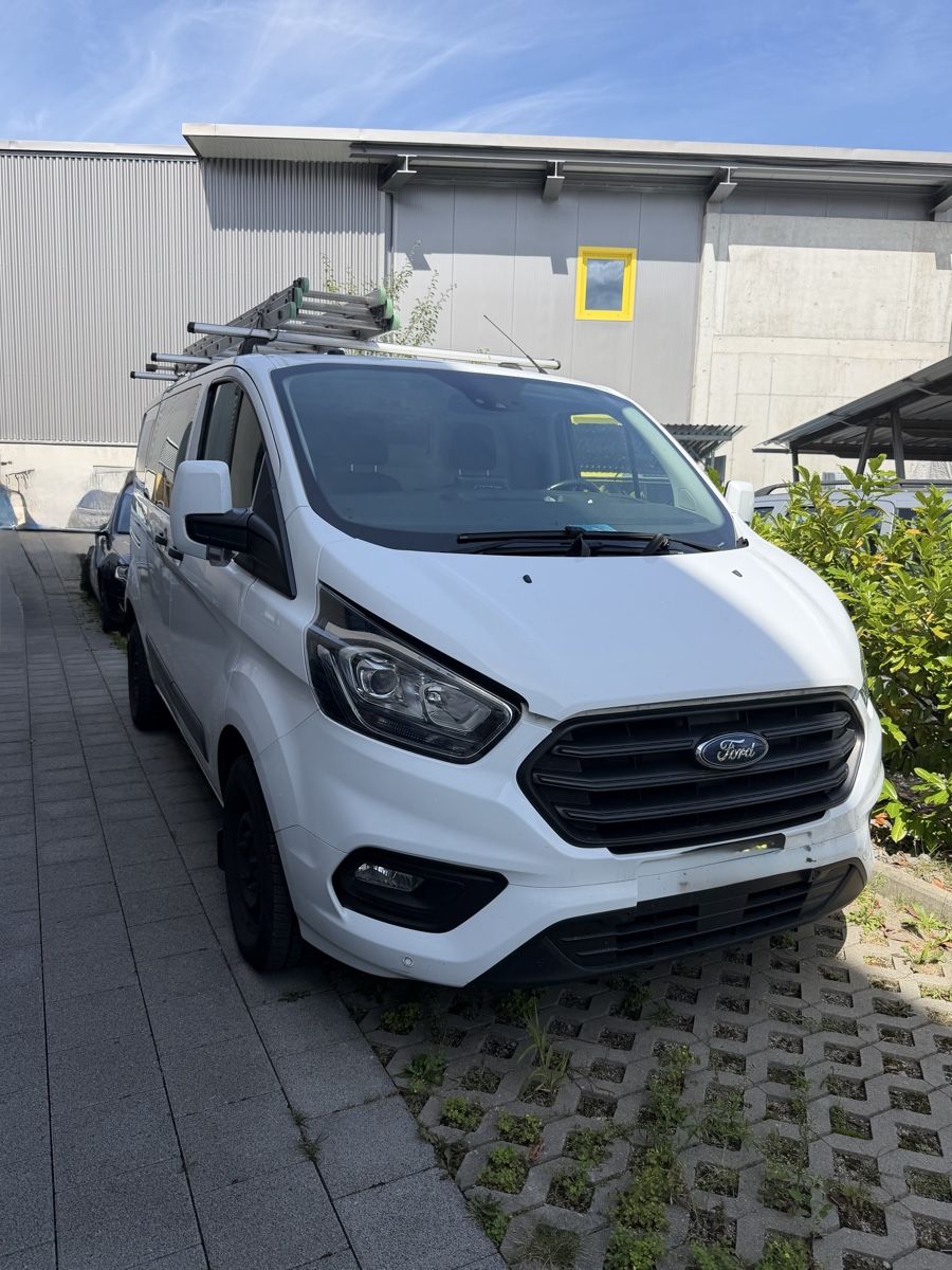 Ford Automobili: Ford Transit Custom weiss mit Dachträger – Difettoso da Buttisholz venduto da NG4S 4