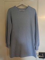 Hellblaues Pulloverkleid