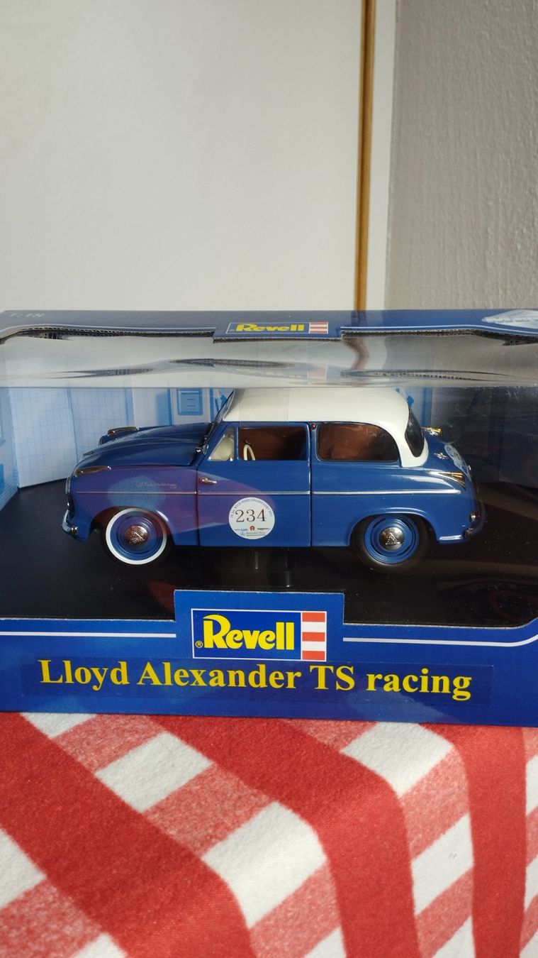 Revell Modellini d'auto: Lloyd Alexander TS Racing – Usato da Chur venduto da oriori