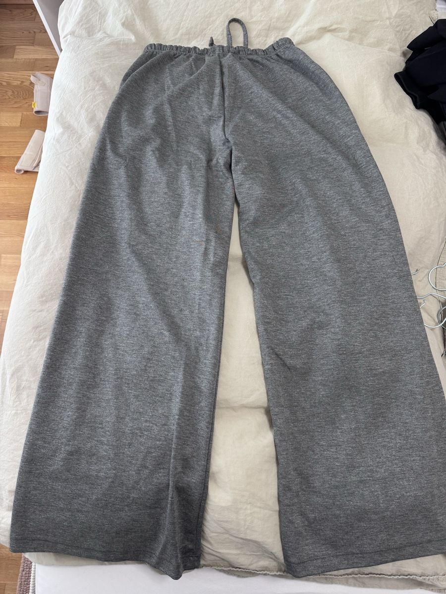 Pantalons: Joggings large gris  – D'occasion à Versoix par Sad_09 1