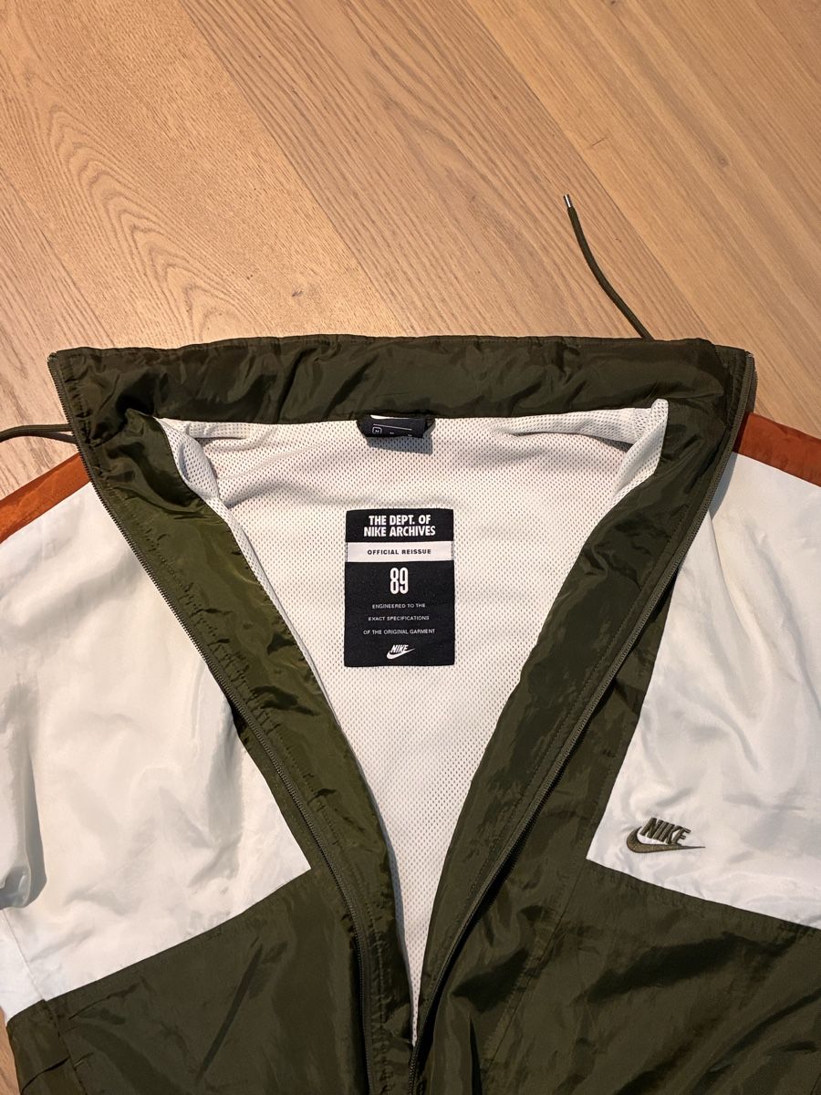 Nike Jacken: Vintage Style Nike Windbreaker – Gebraucht aus Rheinau von vik_fw6x 2