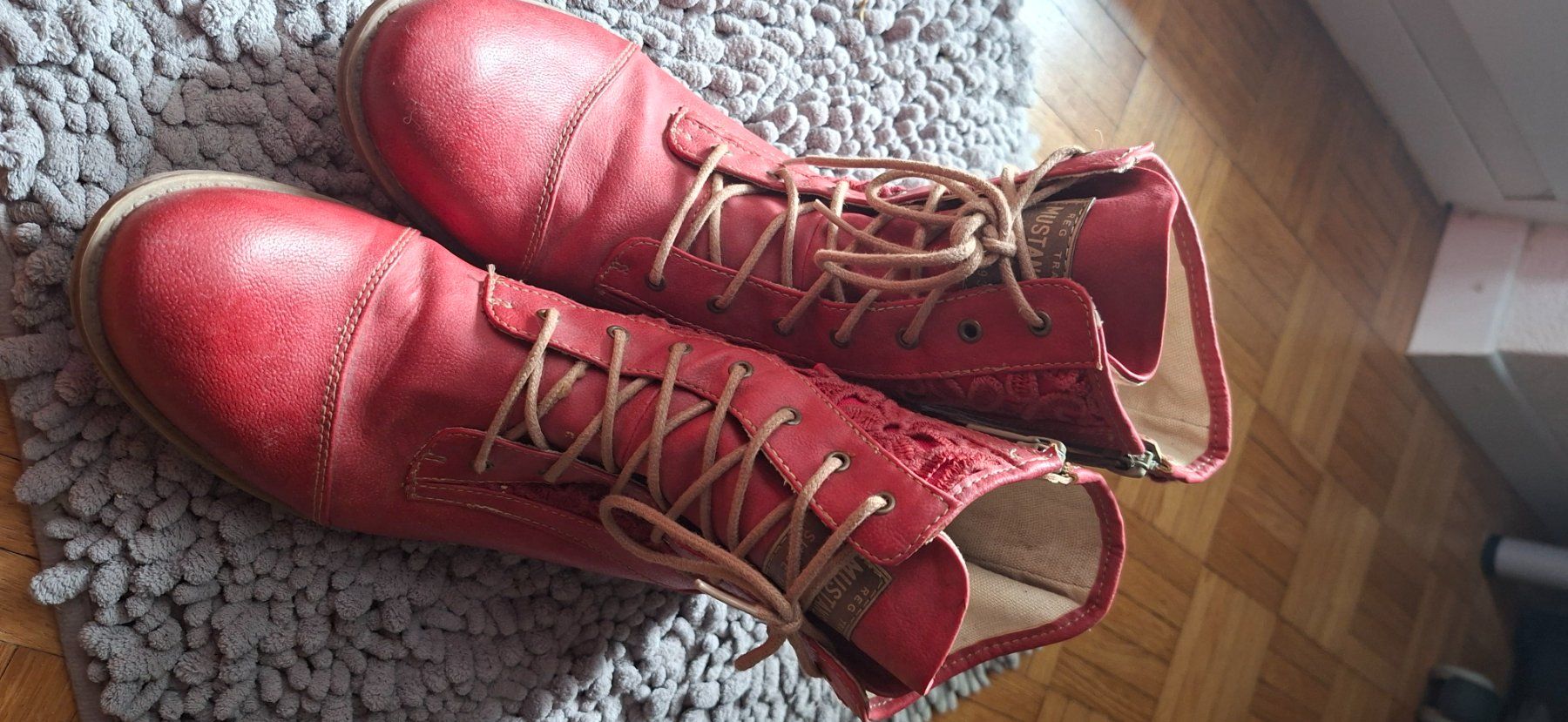 Mustang Scarpe da donna: Stiefeletten Mustang Gr. 42 rot – Usato da Wettingen venduto da Allesbesetzt