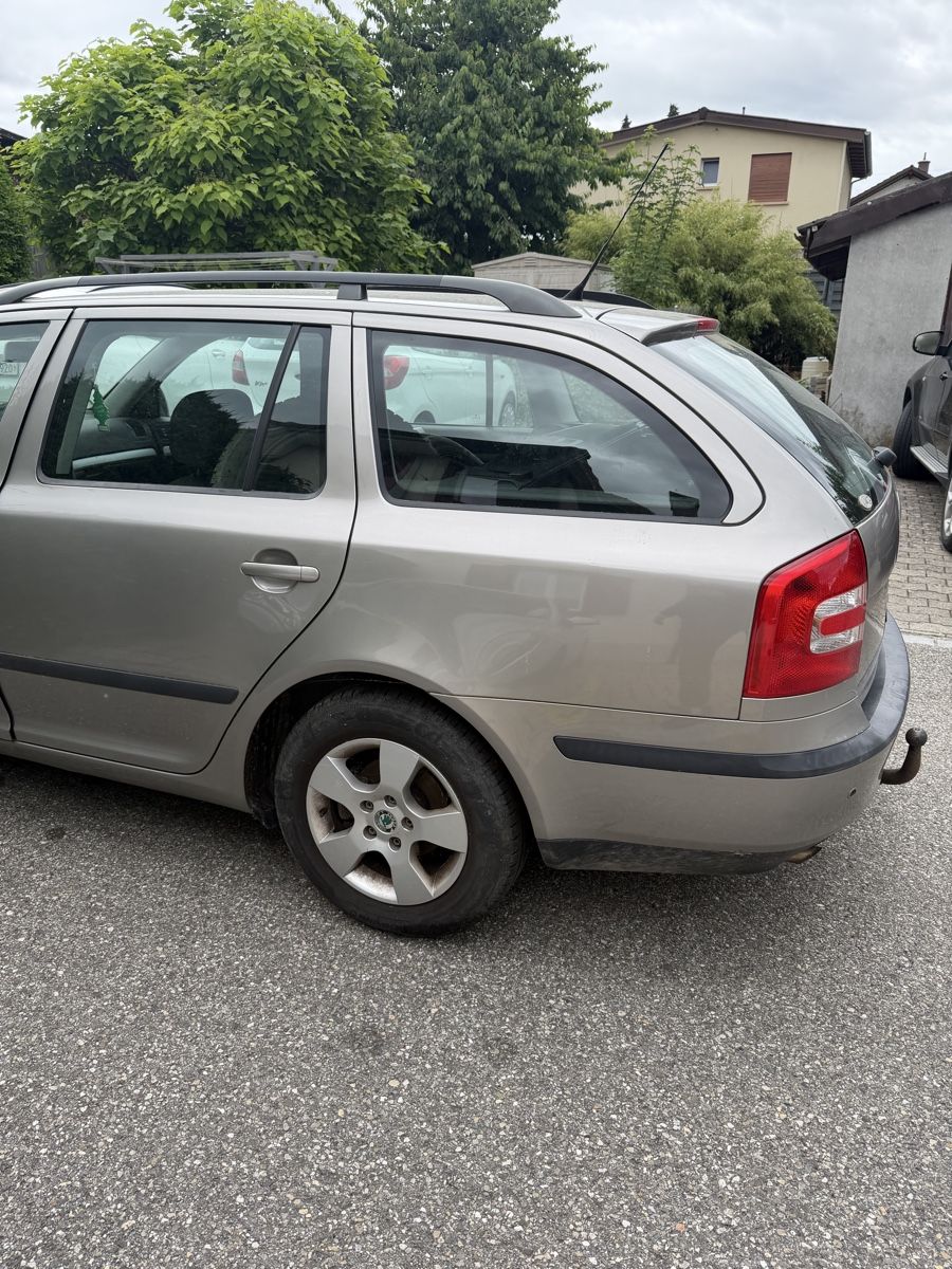 Tutti pezzi di ricambio auto: Skoda Octavia  Teile Schlachten  – Usato da Geiss venduto da luk_cnw8 2