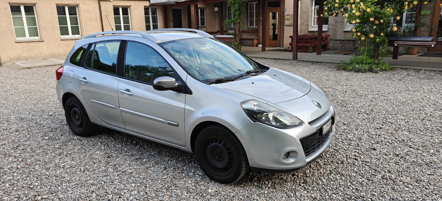 Renault Automobili: RENAULT Clio 1.2 100, Stationwagon, gray, 2011 – Usato da Münchenstein venduto da s3bas7ian
