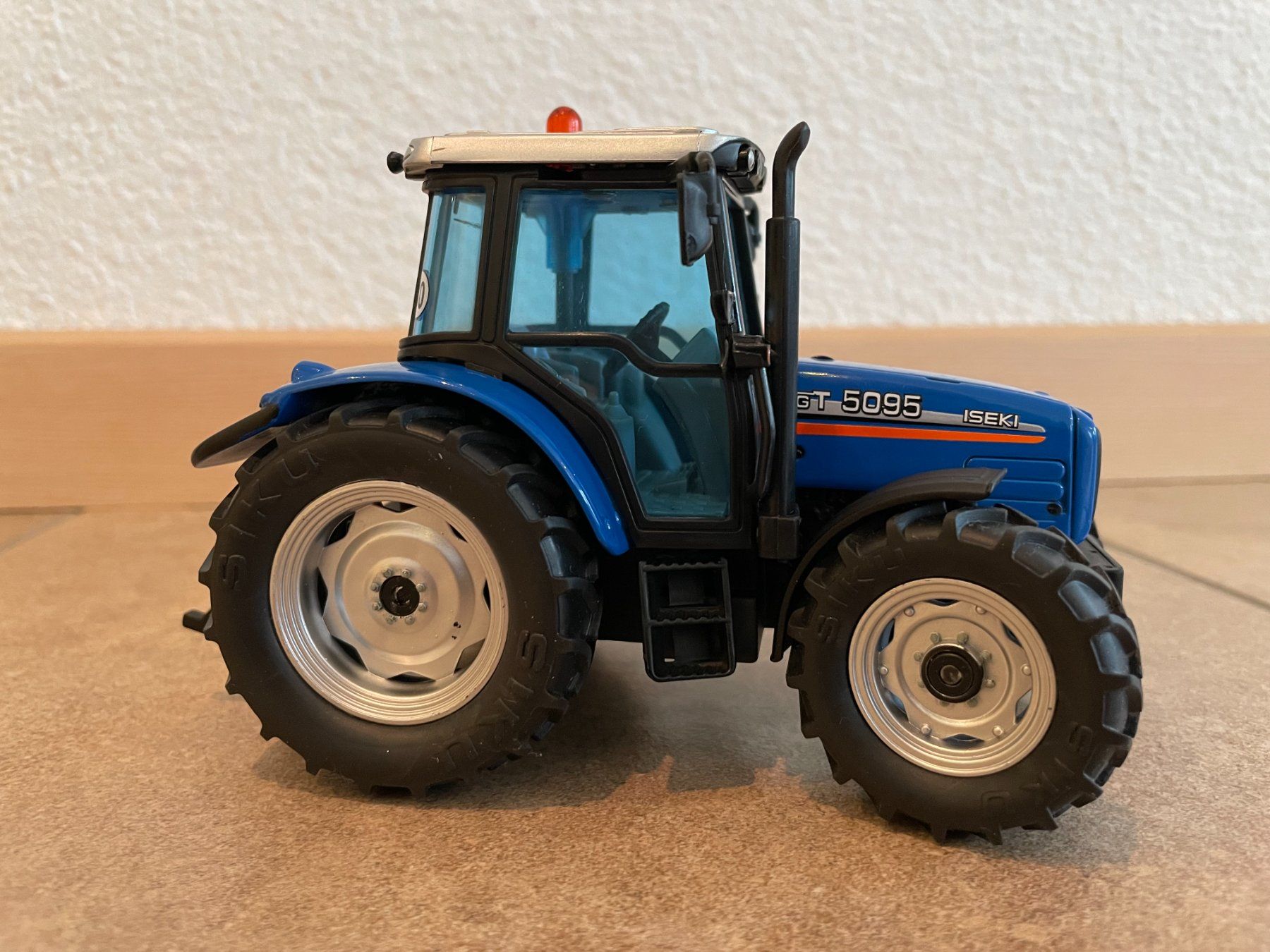 Iseki Trattori: SIKU Iseki BIG T 5095 – Nuovo e nell'imballaggio originale da Kreuzlingen venduto da Stefan1150 2