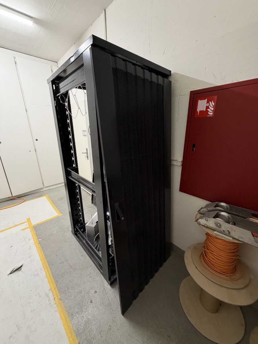 Autres accessoires: armadio rack  nero aperto – D'occasion à Wettingen par KingBerisha 2
