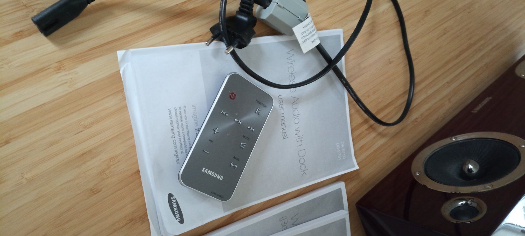 Samsung Docking station: Samsung DA-E750 Dock Bluetooth / Apple Airplay Lautspreche – Difettoso da Zürich venduto da lps7845 8