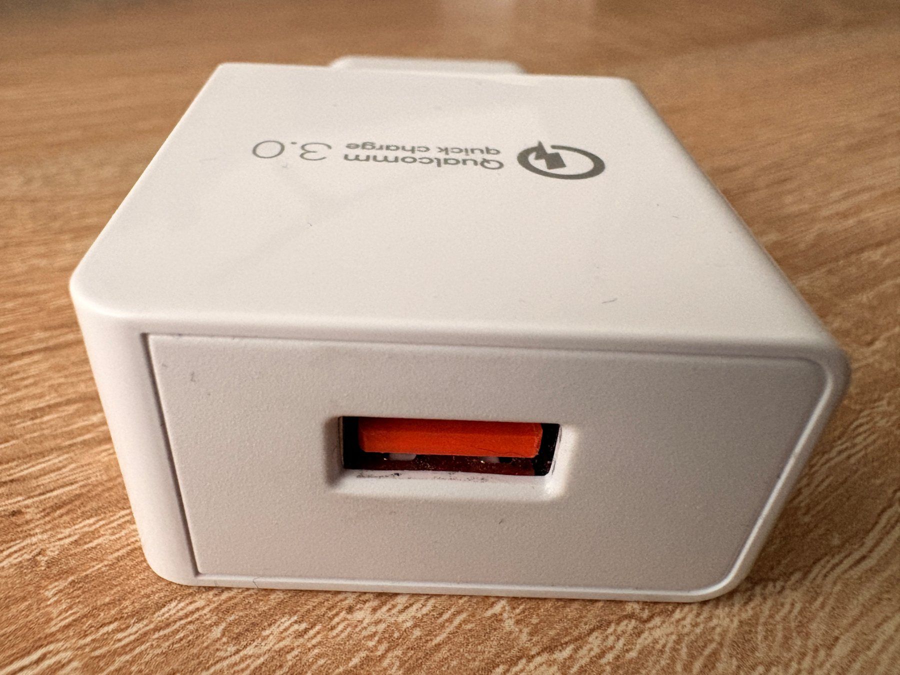 Caricabatterie: Schnell Ladegerät USB-A Quick Charge 3.0 – Nuovo e nell'imballaggio originale da Adlikon b.Regensdf venduto da Cappo 1