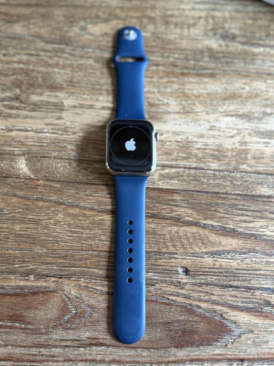 Apple Smartwatch: Apple Watch series 7 gold 45 m – Usato da Näfels venduto da Furnitureforyou 1