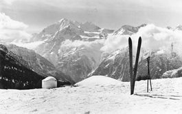 Grächen VS Hannigalp Winterpanorama mit Ski und Weisshorn