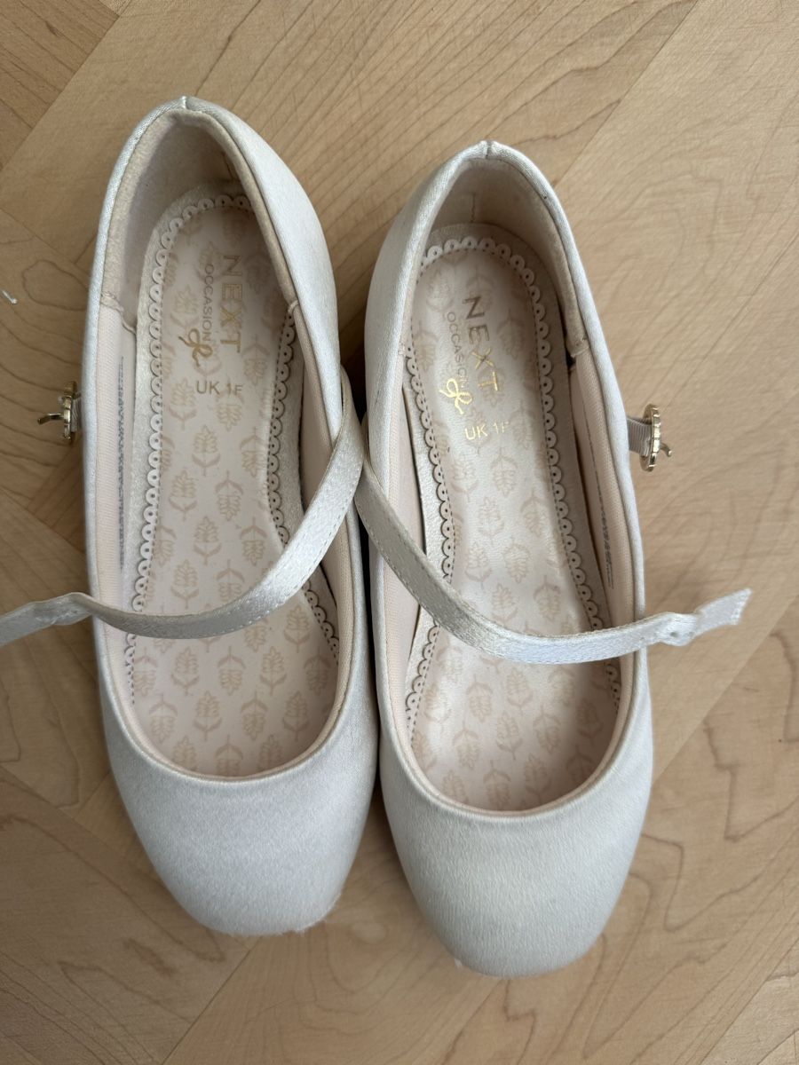 Next Scarpe per ragazze: Ivory bailarina with strap – Usato da Aadorf venduto da ycobos 3