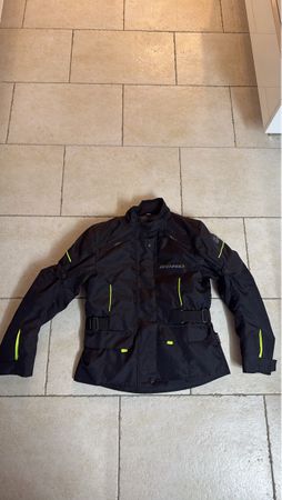 Veste moto Road noire taille S (38-40) état neuf taille 