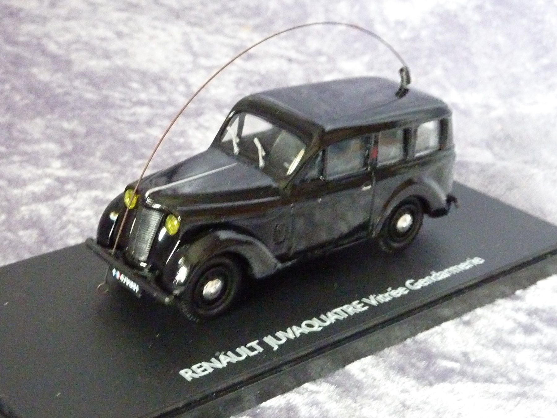 Renault Modellini d'auto: Renault Juvaquatre 1:43 – Nuovo (secondo la descrizione) da Dürrenäsch venduto da modellautos4you