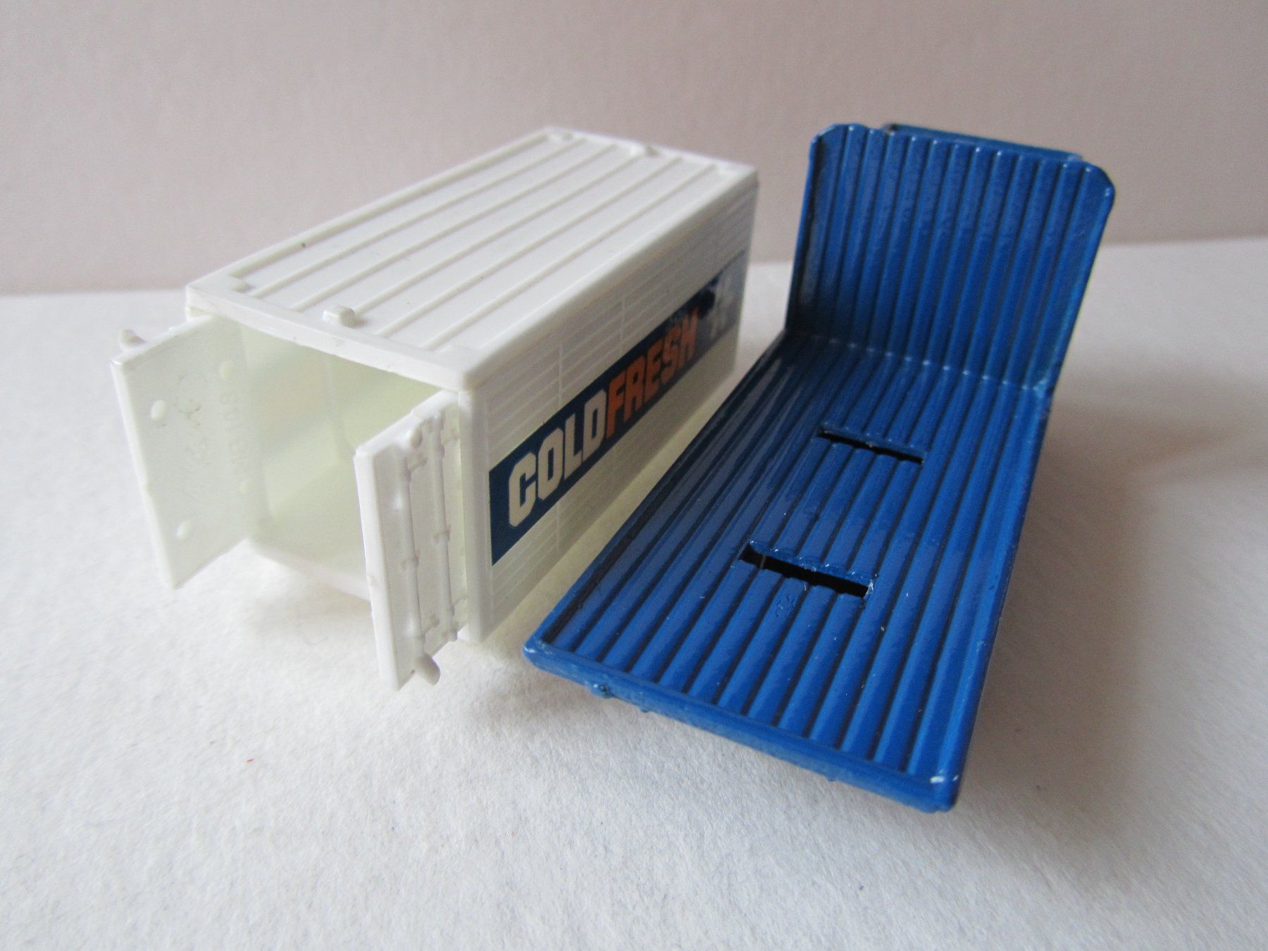 Matchbox Modellini d'auto: Volvo Container Truck, Matchbox Macau, unbespielt – Usato da Weiningen ZH venduto da dietsch57 4